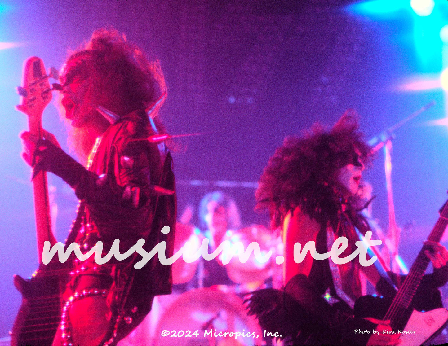 KISS ALIVE!  1975 / PAUL STANLEY / GENE SIMMONS / PETER CRISS